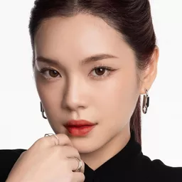 翠柏艾利古 飾演 Self