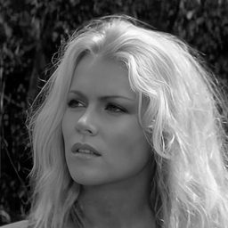 伊芙蓮嘉 飾演 Barbara von Weidenborn