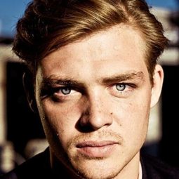 大衛·舒特 - 東德名模日記演員 飾演Coyote