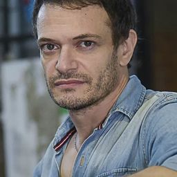 奧古斯汀·里塔諾 飾演 Ing. Sixto Schiaffino