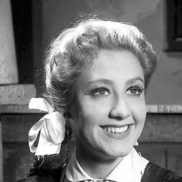 Józsa Hacser 飾演 Auntie Lenke