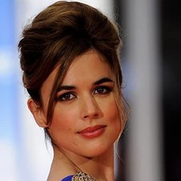 阿德安娜·烏加特 飾演 Tiffany (voz)