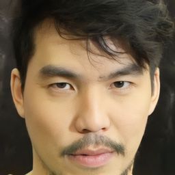 Pongsatorn Jongwilak 飾演 Danai