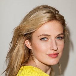 Cameron Kelly 飾演 Mandy