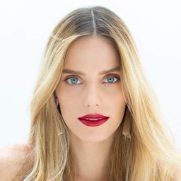 Rotem Sela 飾演 Eva