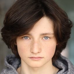 Elliott Sancrant 飾演 Jake