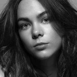 希梅娜·拉馬德里 飾演 Mariana