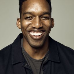 Darrin Bragg 飾演 Darrin