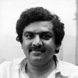 木庫爾·阿南德 飾演 