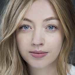 Emma Willis 飾演 Jeanette