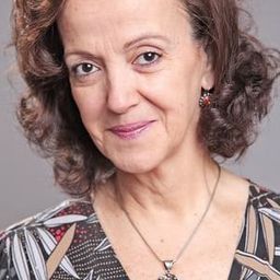 Asuman Kostak 飾演 Şefike