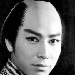 鶴見丈二 - 柳ヶ瀬ブルース演員 飾演Kenichiro Fukumoto