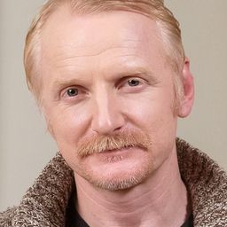 Richard Bovnoczki - 多瑙河少年虐打事件演員 飾演Zentov