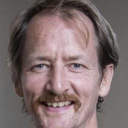 Joen Højerslev 飾演 Vandaflæseren