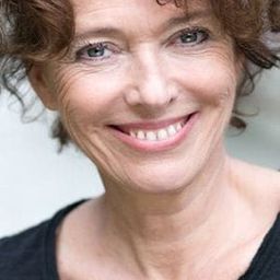 Véronique Ataly - 殭屍樂園演員 飾演Investisseuse