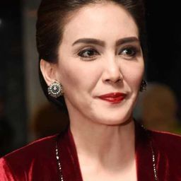 Rieke Dyah Pitaloka 飾演 Ikal's Mother