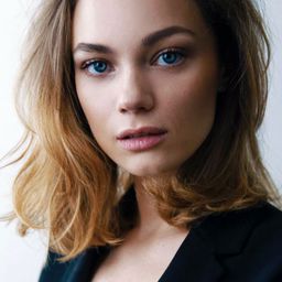 Anastassia Bianchi 飾演 Segretaria Bruno