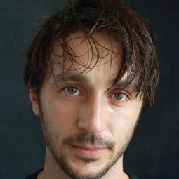 艾哈邁德·瑞發特·桑賈 - 野梨樹演員 飾演Ali Riza