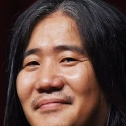 Park Wan-kyu 飾演 The Legend Singer