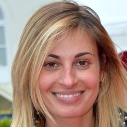 斯維娃·阿爾維蒂 - 保鏢演員 飾演Lisa Zaccherini