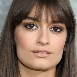 Clara Luciani 飾演 Self