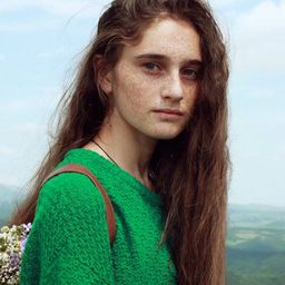 Mariam Buturishvili 飾演 Girl