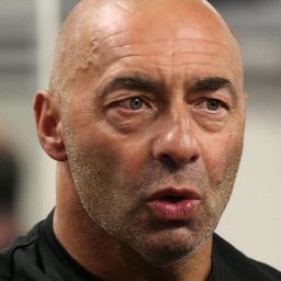 Peter Taylor 飾演 Self