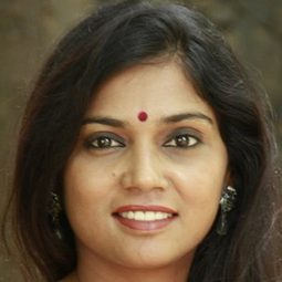 烏夏·賈德哈夫 飾演 Bindia Pathak