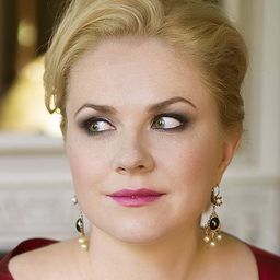 Sofia Fomina 飾演 Gilda