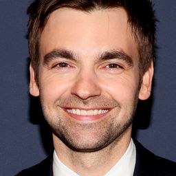 德魯·塔沃 飾演 