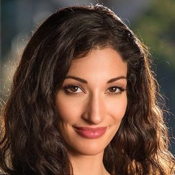 Crystal Mantecon - In the Deathrom演員 飾演Sofia