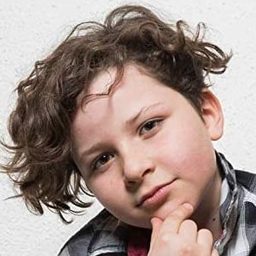 Noe Krejcí 飾演 Max