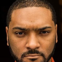 Langston Fishburne 飾演 Brandon