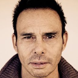 勞爾楚吉羅 飾演 Jimmy Coyote