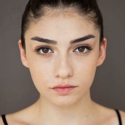 哈札兒·艾古齊魯 飾演 Sena