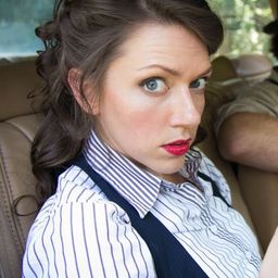 Kate Kovach 飾演 Mary