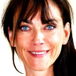 Sandrine Laroche 飾演 The girl from the box