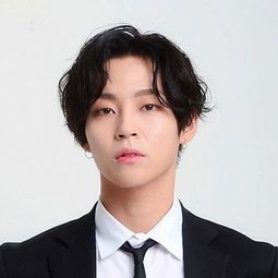 Kim Woo-sung 飾演 Self