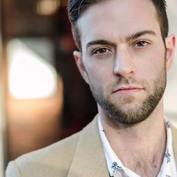 Nicolas Ouellette 飾演 Kyle Sidekick #2