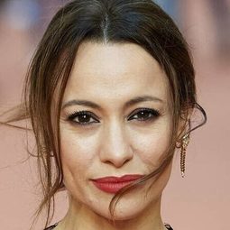 Natalia Verbeke 飾演 Paula