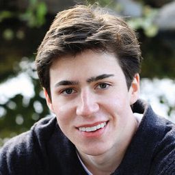 Sammy Curcuru 飾演 Young Aiden