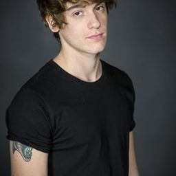 Federico Cesari 飾演 Matte