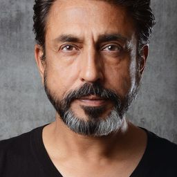 Javed Khan 飾演 Goon