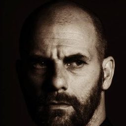 Niko Rusakov 飾演 Steve