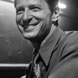 Leo Marks 飾演 Red