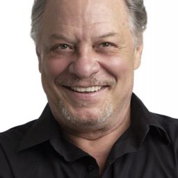 艾納尼·摩賴斯 飾演 Teodoro