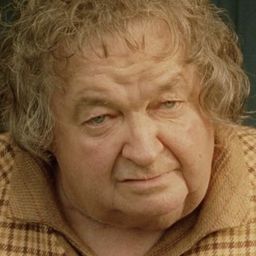 Noel Appleby 飾演 Chaplain