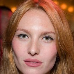 喬瑟芬妮·德拉波美 飾演 Madame