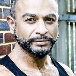 Sami Karim 飾演 Head Bouncer