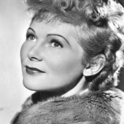 Carsta Löck 飾演 Hintertupferin